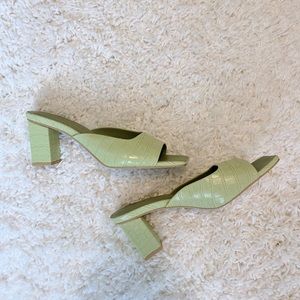 CLAIR DE LUNE HEELS NEO MINT